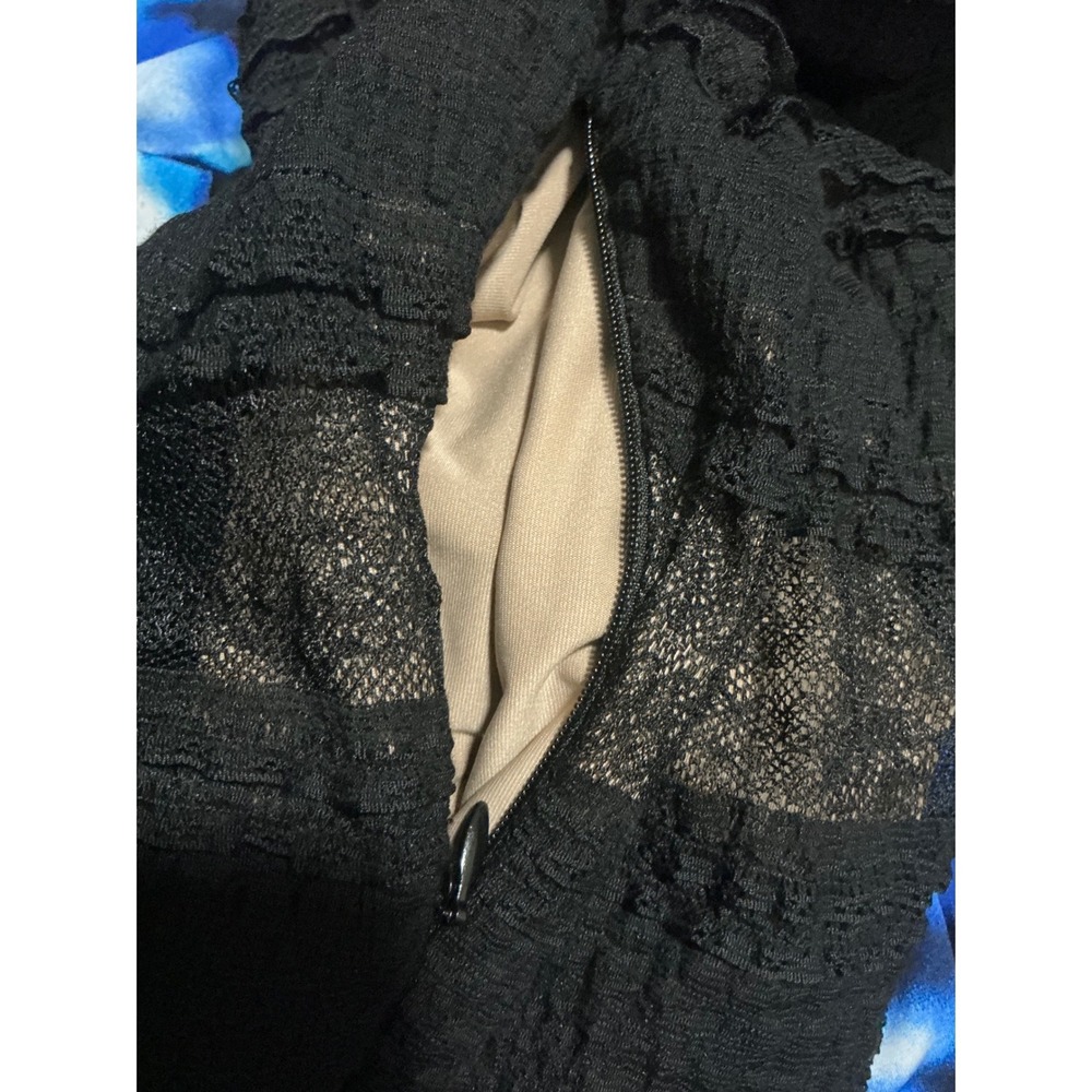 BCBGMAXAZRIA Bodycon Dress Womens Medium Black Excellent Lace Ruffle Striped - Picture 11 of 12